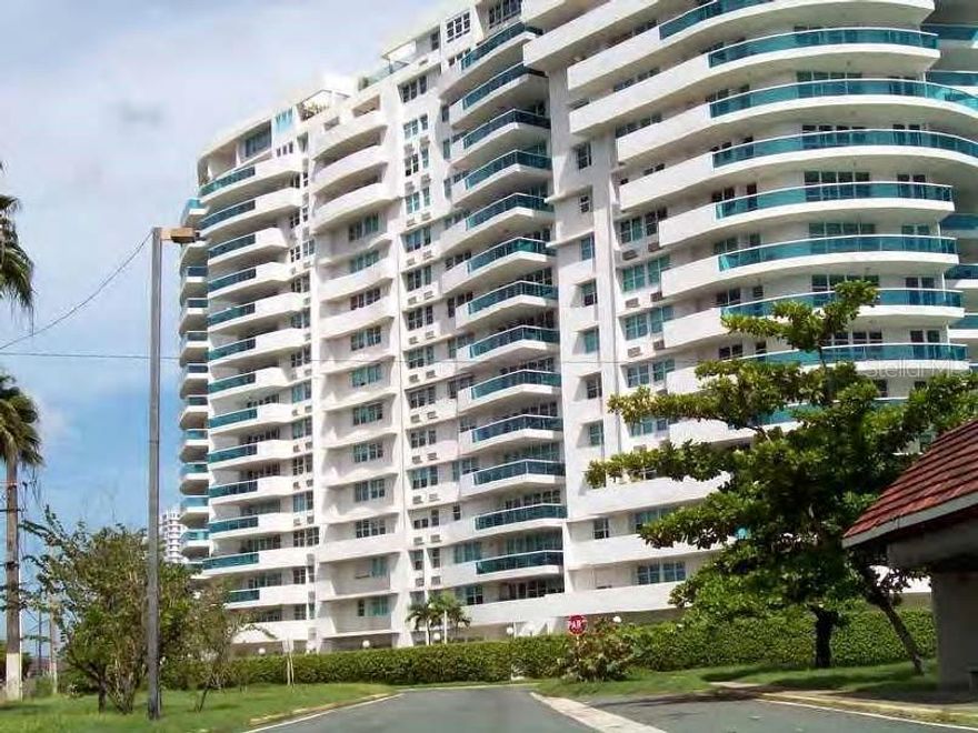 Beautiful apartment located in a luxury condominium, on accessible metro area location (Puerta de Tierra).  Enjoy the view of the San Juan Bay, yachts and marina, Condado Lagoon and mountains in the distance.
High floor, fully furnished with a remodeled kitchen. Living and dining room, 3 bedrooms, 2-1/2 baths, air-conditioning units in each room, plus ceiling fans, refrigerator, cooktop stove, microwave and convection ovens, dishwasher. Laundry room with washer and dryer.
Assigned space for 2 cars in covered parking. Concierge service, 24-hour security, valet parking, air-conditioned gym, electric gates at entrance and exit, 4 elevators.
Near Old San Juan, hotels, tourist areas, restaurants, schools, and more.
Call for your appointment today.