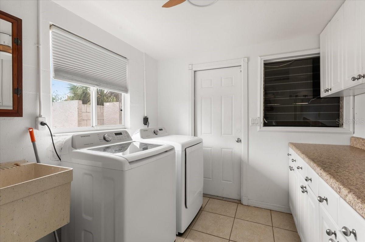 SOUTH VENICE - Residential