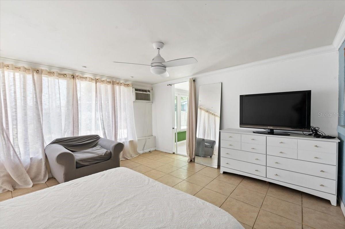 SOUTH VENICE - Residential