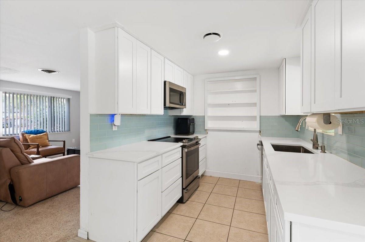 SOUTH VENICE - Residential