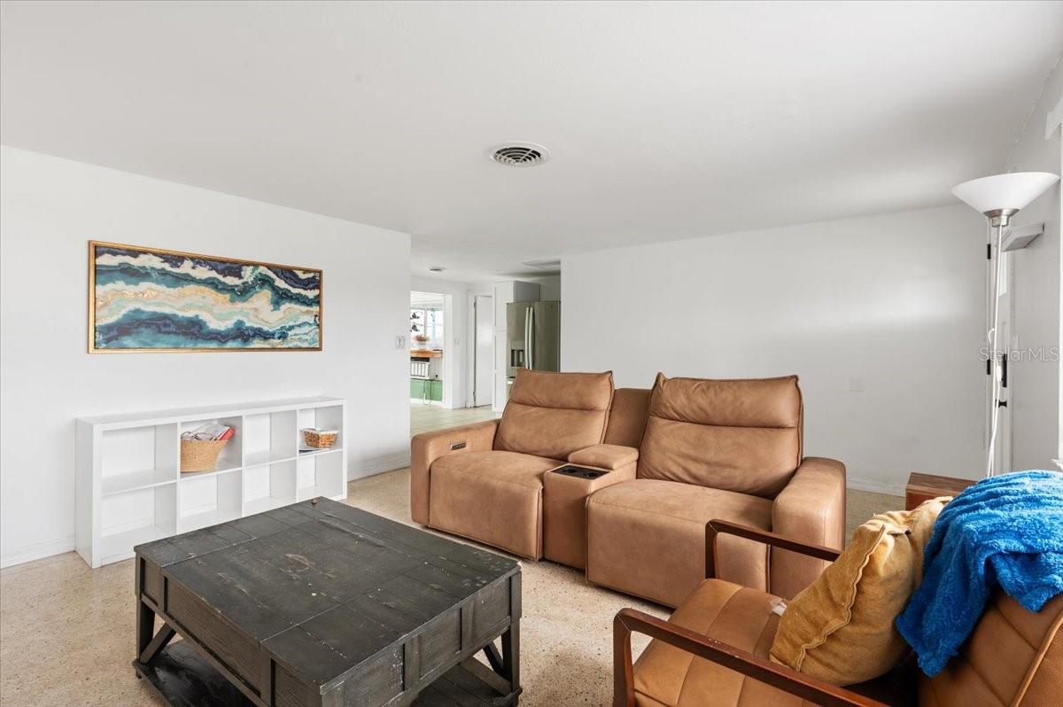 SOUTH VENICE - Residential