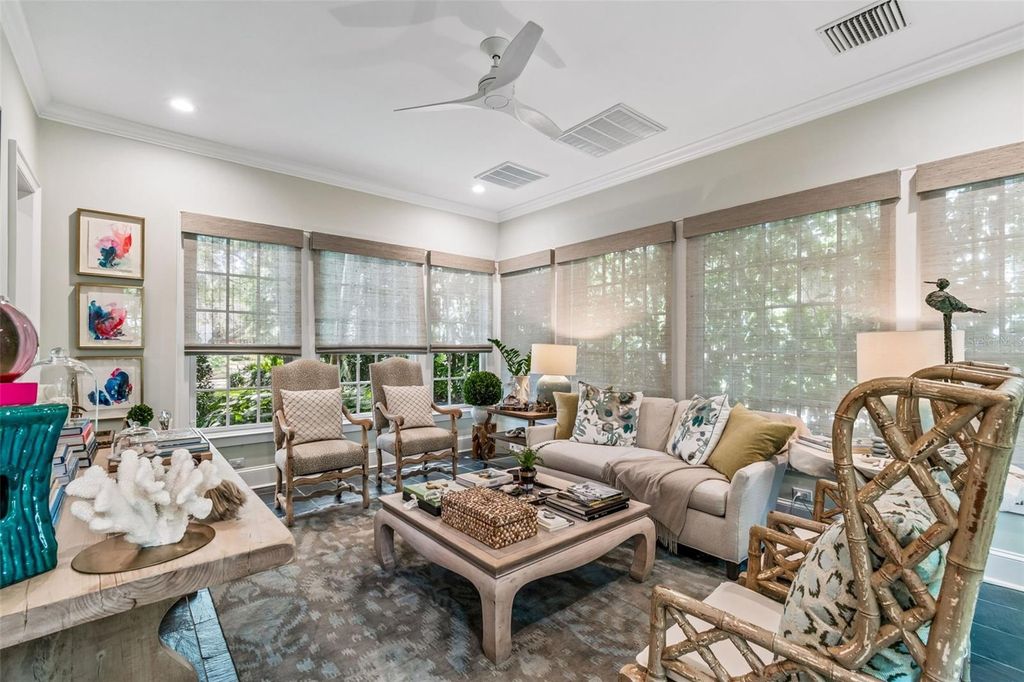 Photo of 3011 W Hawthorne Road, Tampa, FL 33611 (MLS # TB8498939)