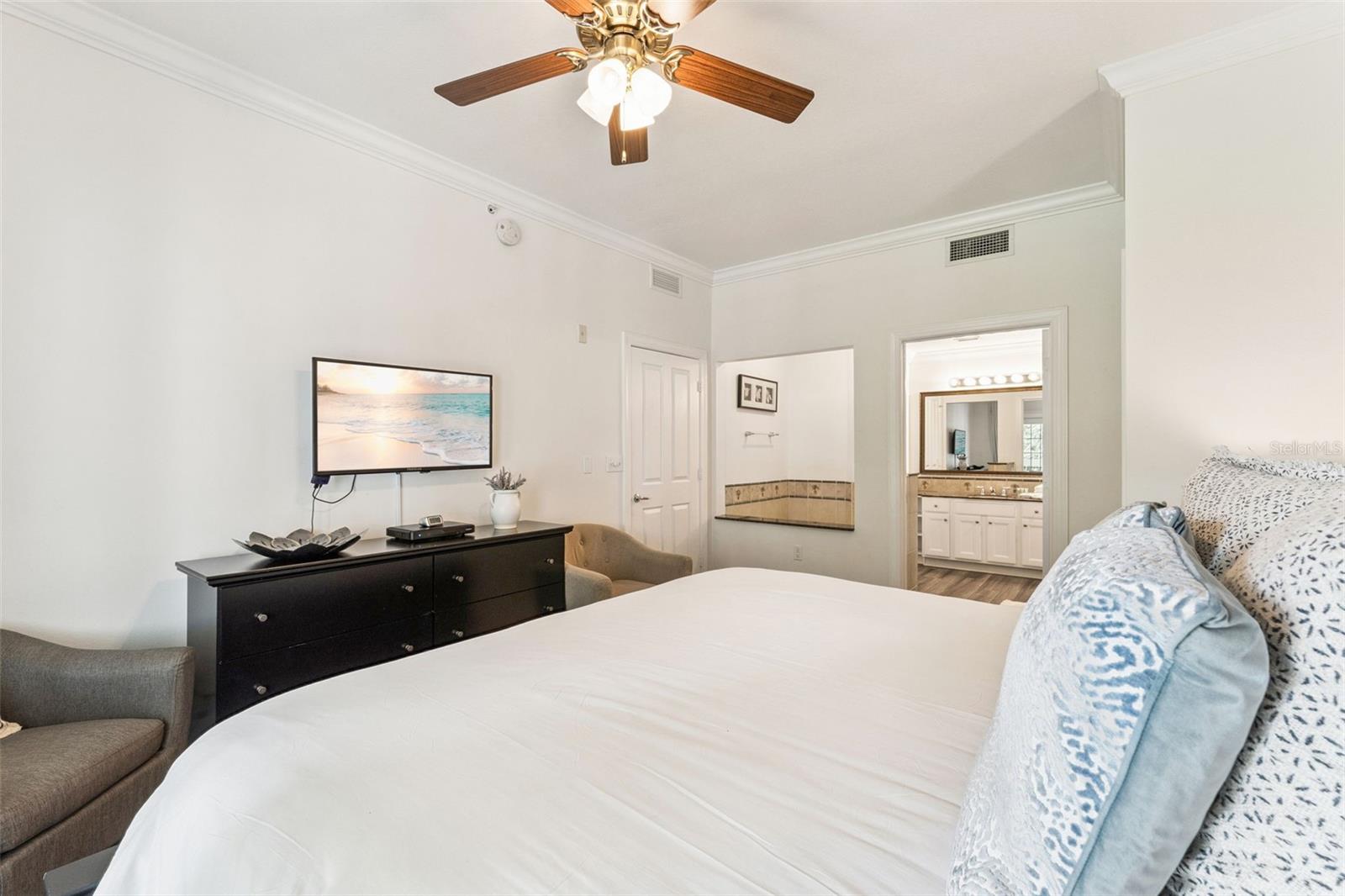 HERITAGE CROSSING CONDO PH 1 - Residential