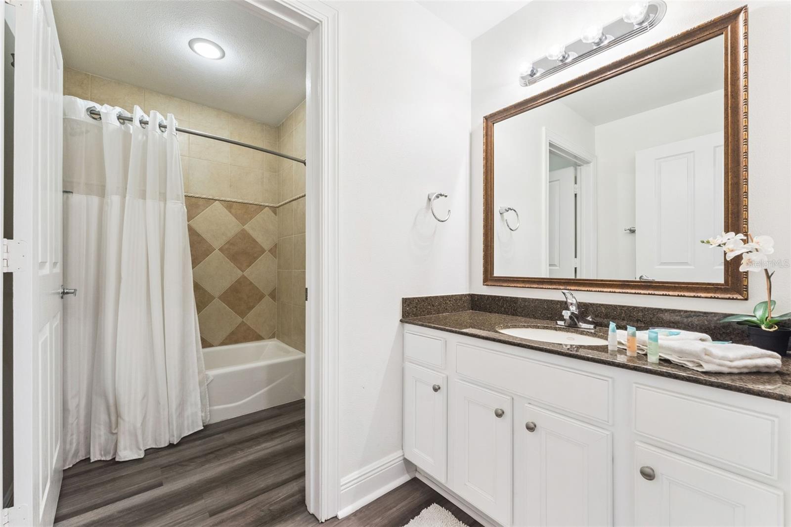 HERITAGE CROSSING CONDO PH 1 - Residential