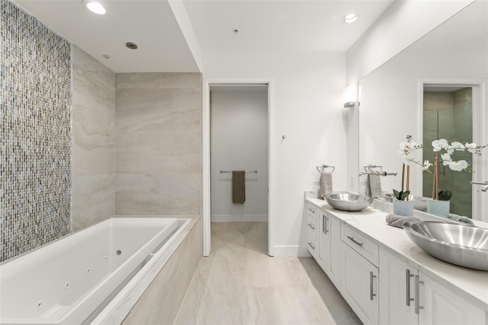 VUE AT LAKE EOLA CONDOMINIUMS - Residential