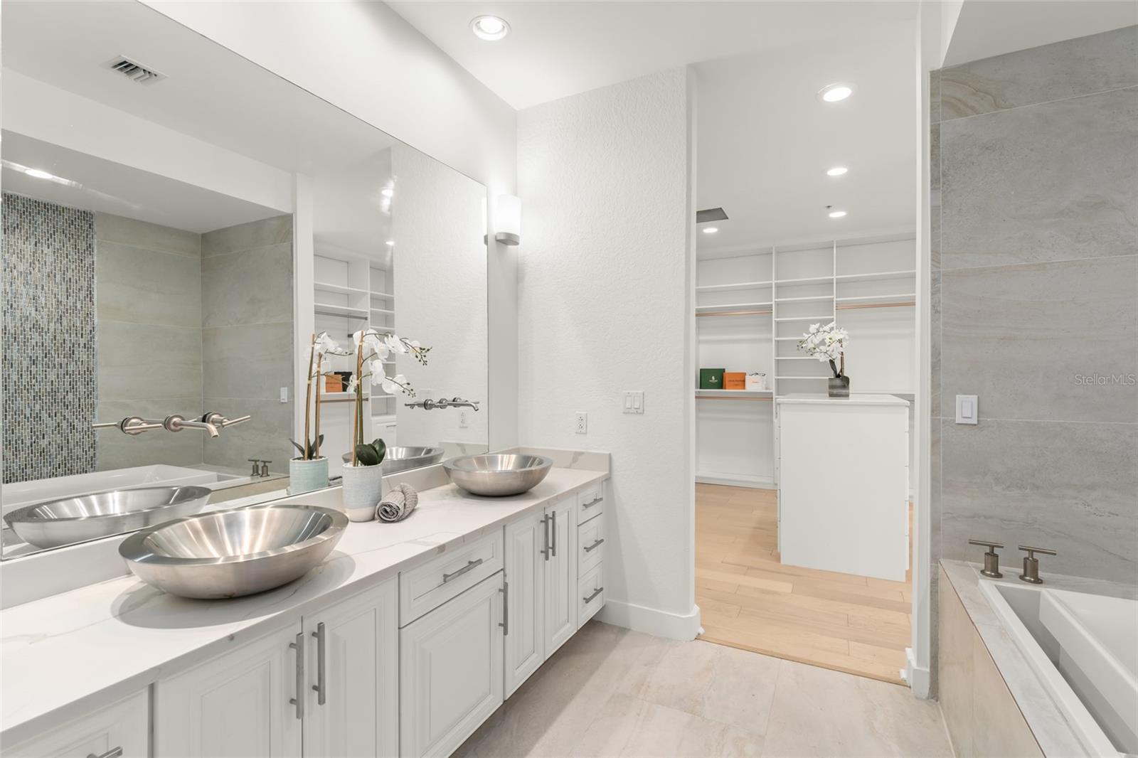 VUE AT LAKE EOLA CONDOMINIUMS - Residential