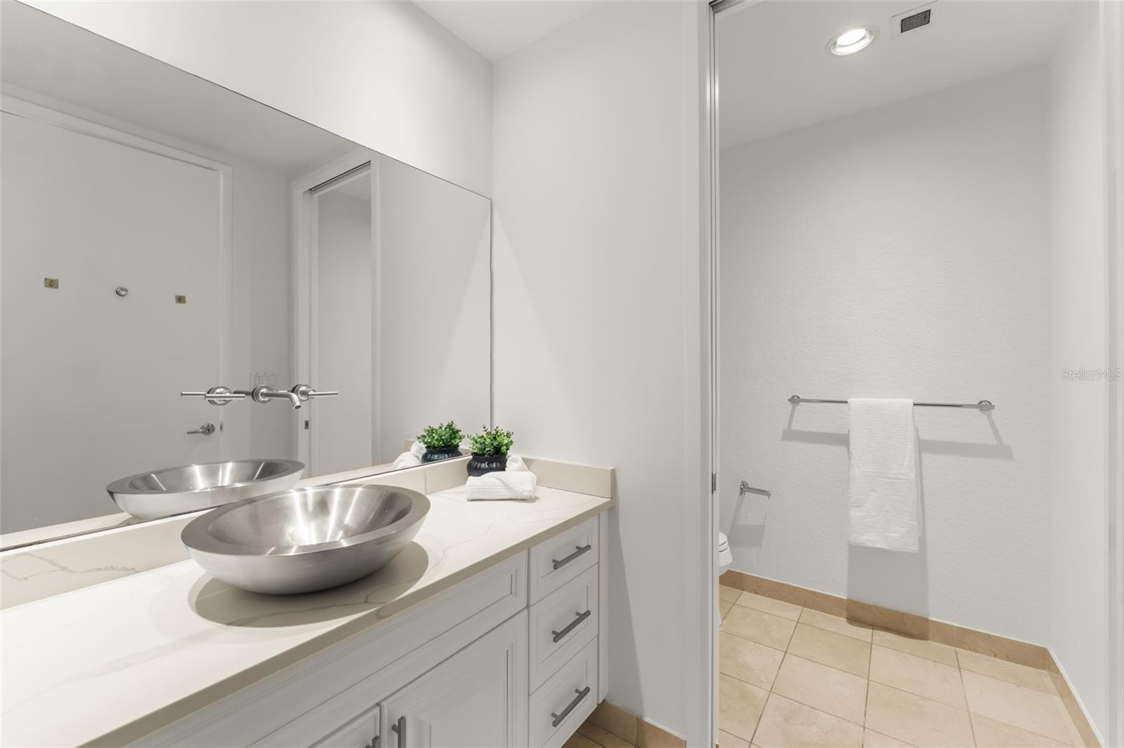 VUE AT LAKE EOLA CONDOMINIUMS - Residential