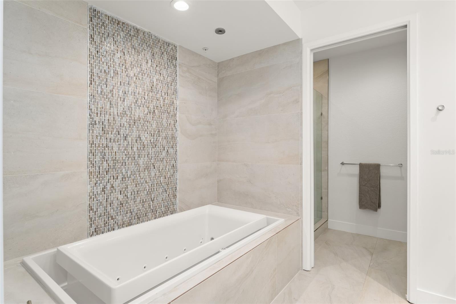 VUE AT LAKE EOLA CONDOMINIUMS - Residential