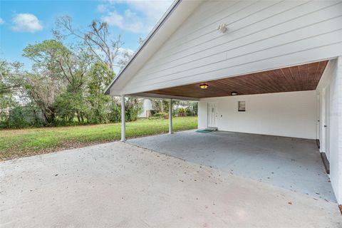 A home in PLANT CITY