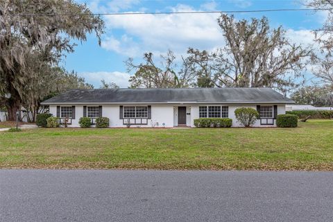 A home in PLANT CITY