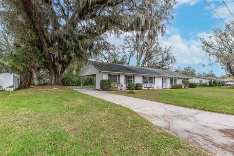 A home in PLANT CITY