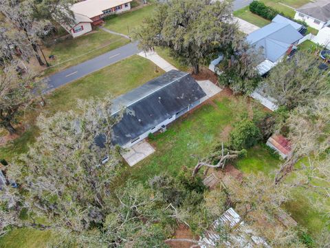 A home in PLANT CITY