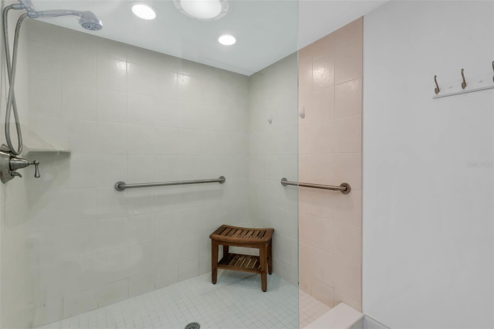 CONDO ON THE BAY TOWER I - Residential