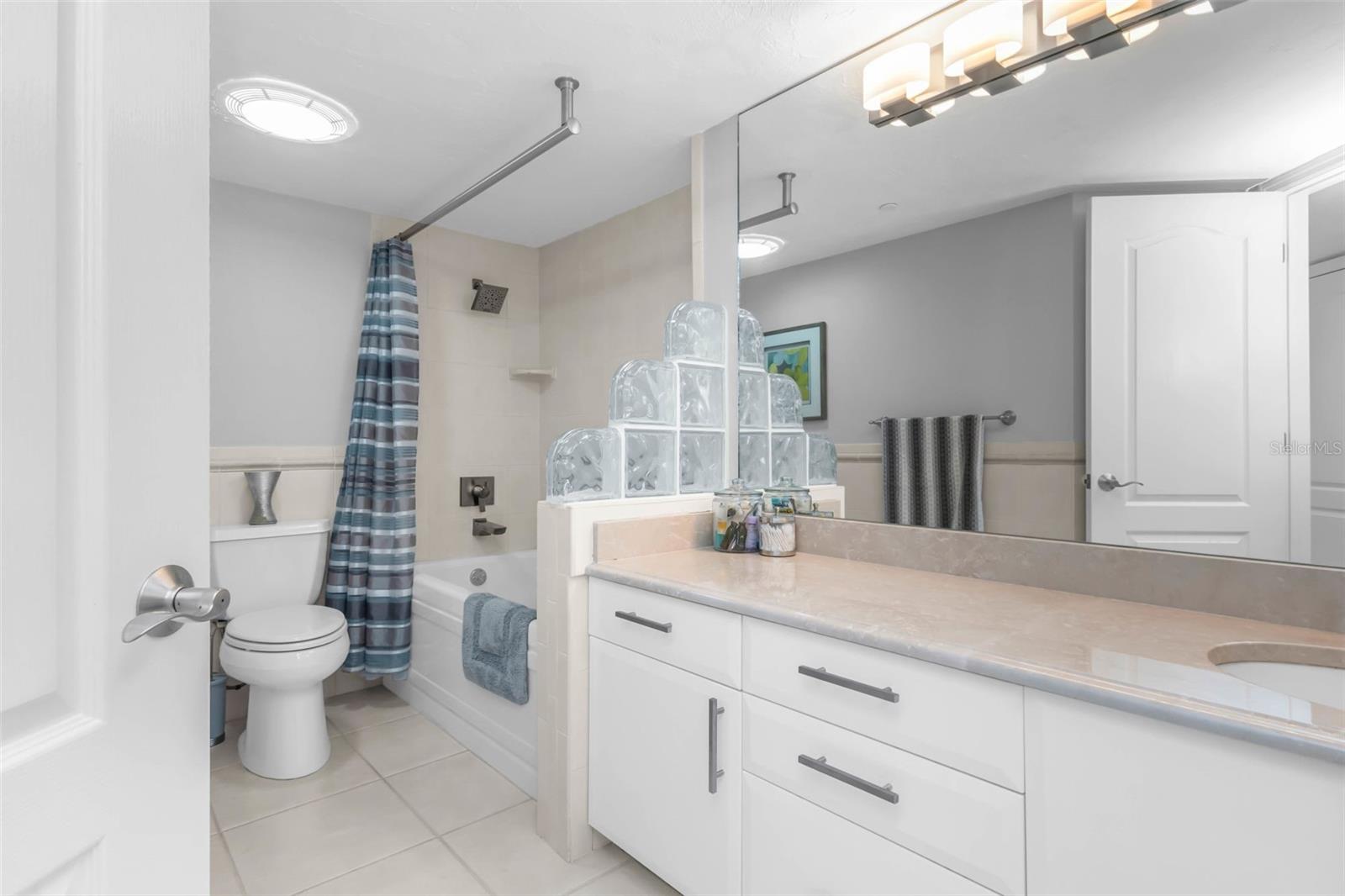 CONDO ON THE BAY TOWER I - Residential