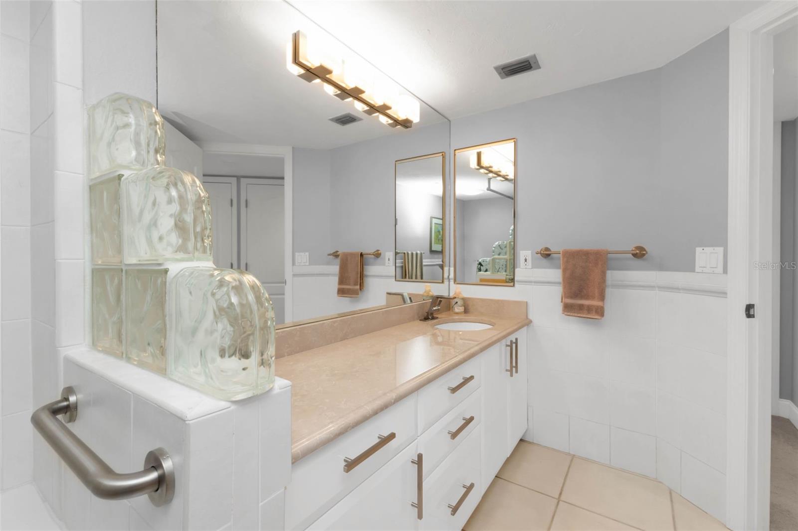 CONDO ON THE BAY TOWER I - Residential