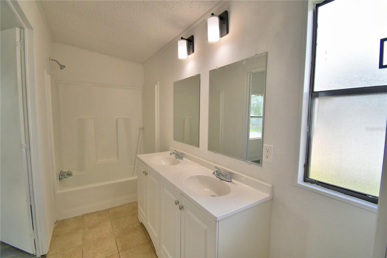 SWEETWATER GOLF & TENNIS CLUB ADD 01 - Residential