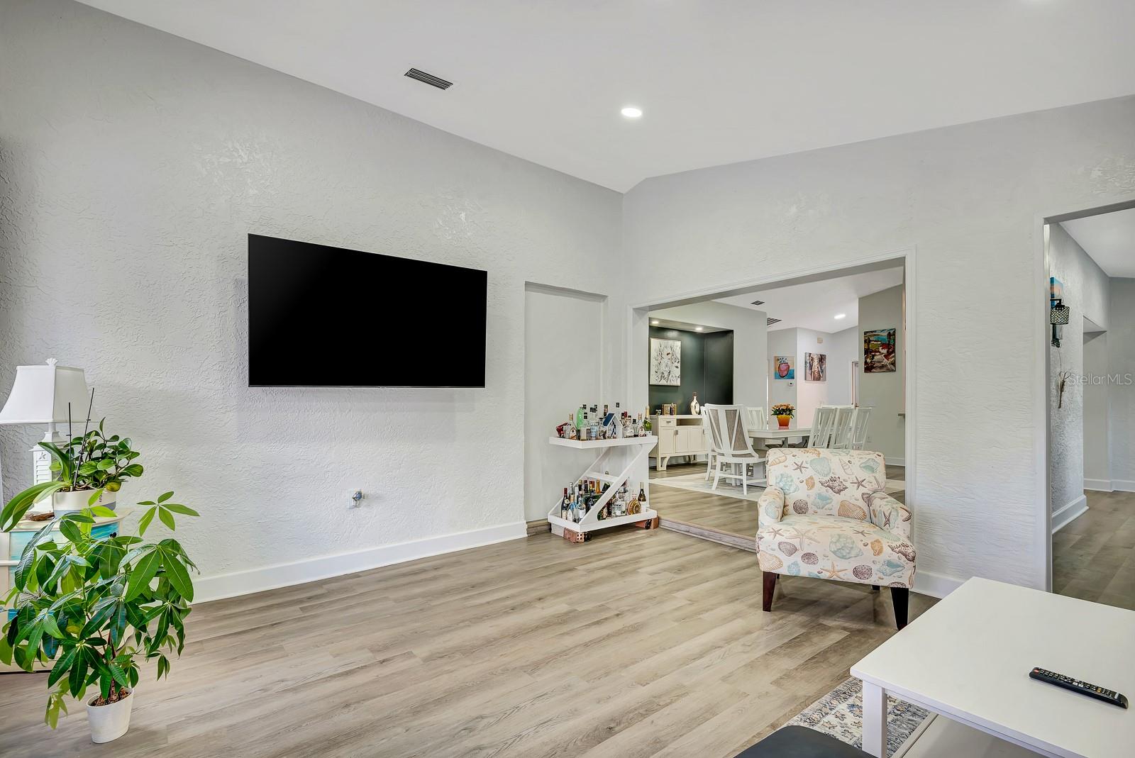 CREEKWOOD PH ONE SUBPHASE I UNIT A1 - Residential Lease