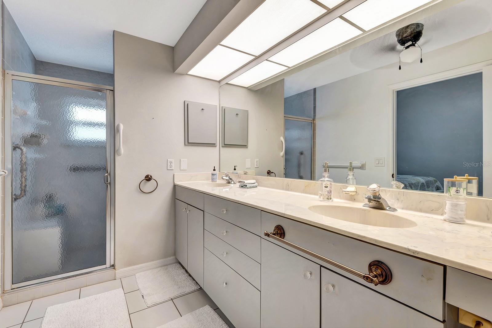 CREEKWOOD PH ONE SUBPHASE I UNIT A1 - Residential Lease