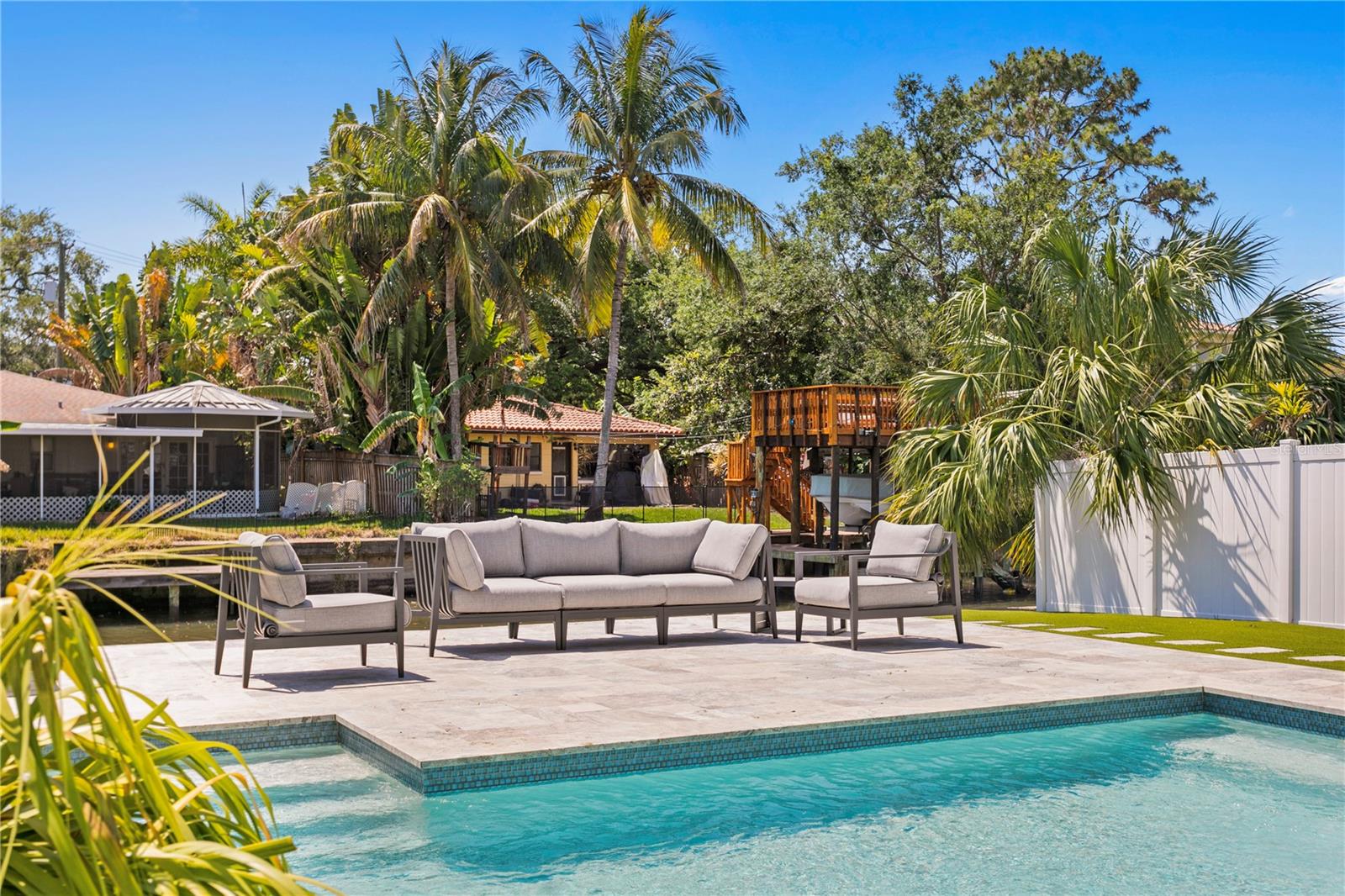 DAVIS ISLANDS PB10 PG52 TO 57 - Residential