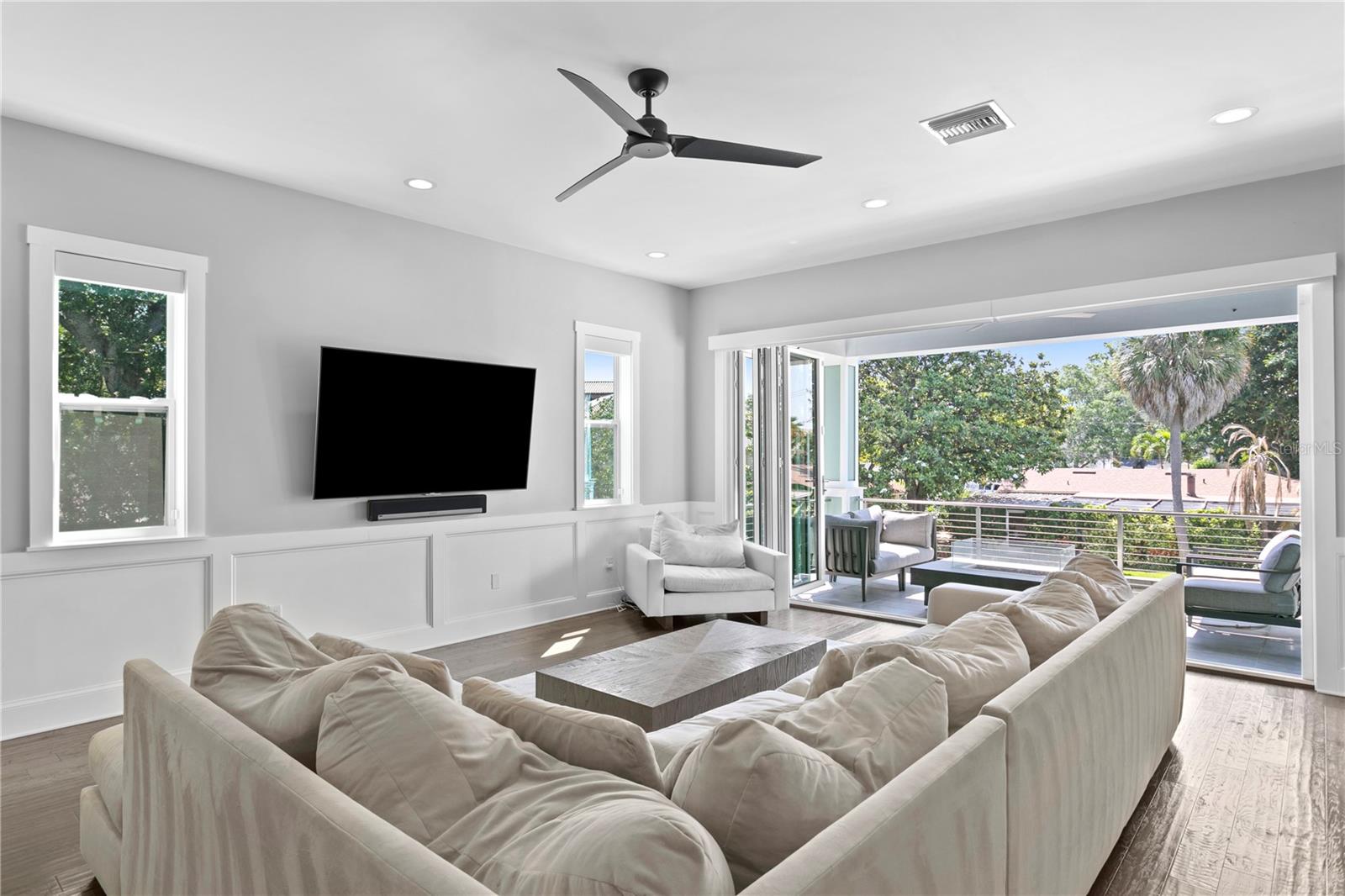 DAVIS ISLANDS PB10 PG52 TO 57 - Residential