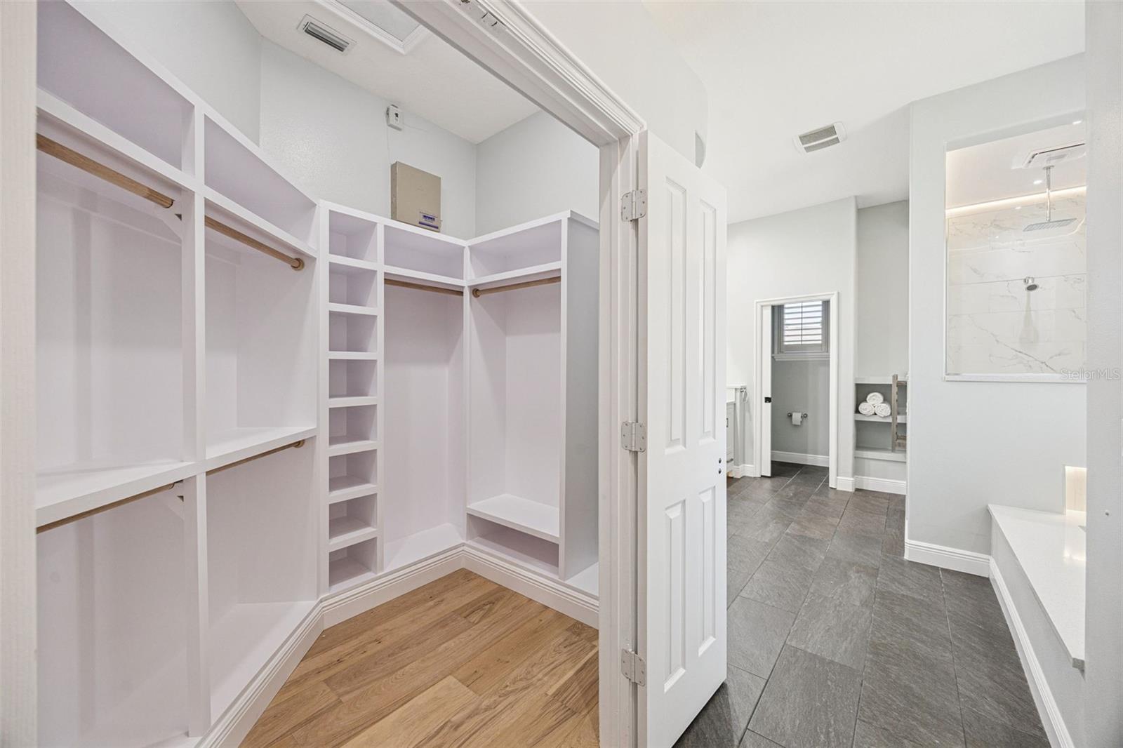 HUNTERS CREEK TR 200-215 PH 02 - Residential