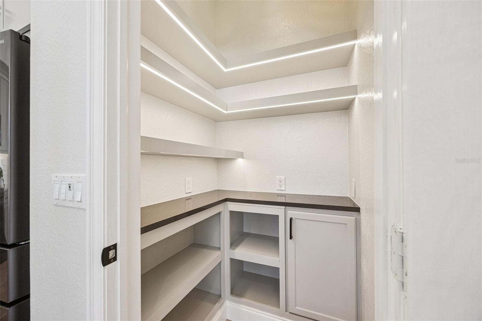 HUNTERS CREEK TR 200-215 PH 02 - Residential