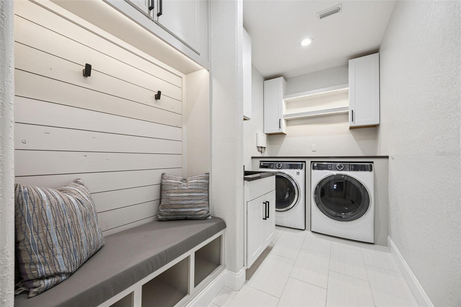 HUNTERS CREEK TR 200-215 PH 02 - Residential