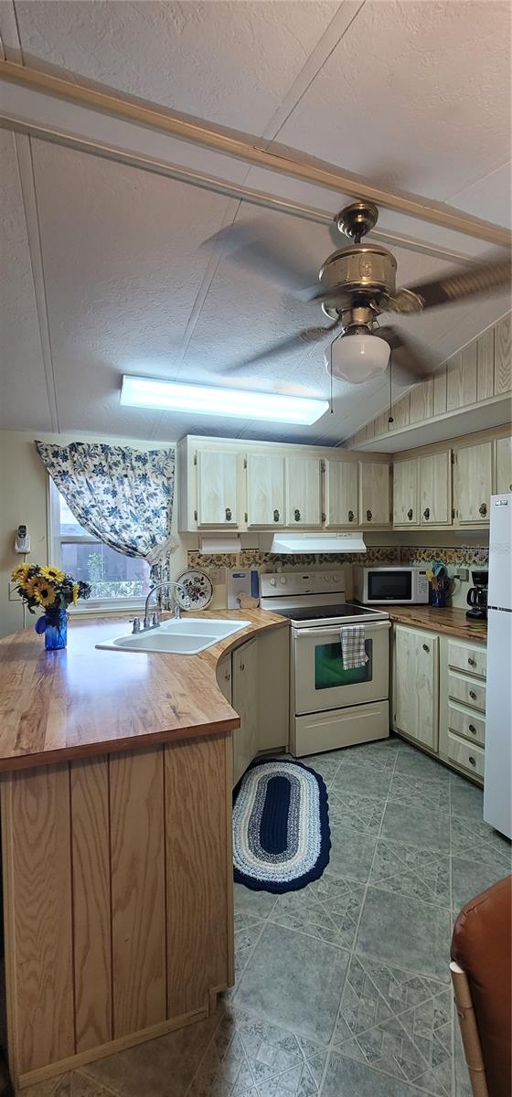 LAKE MARIANA ACRES - Residential