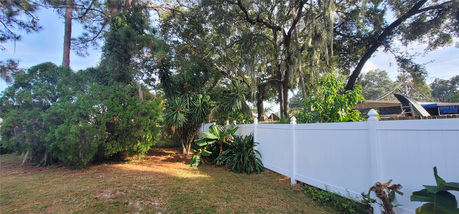 LAKE MARIANA ACRES - Residential