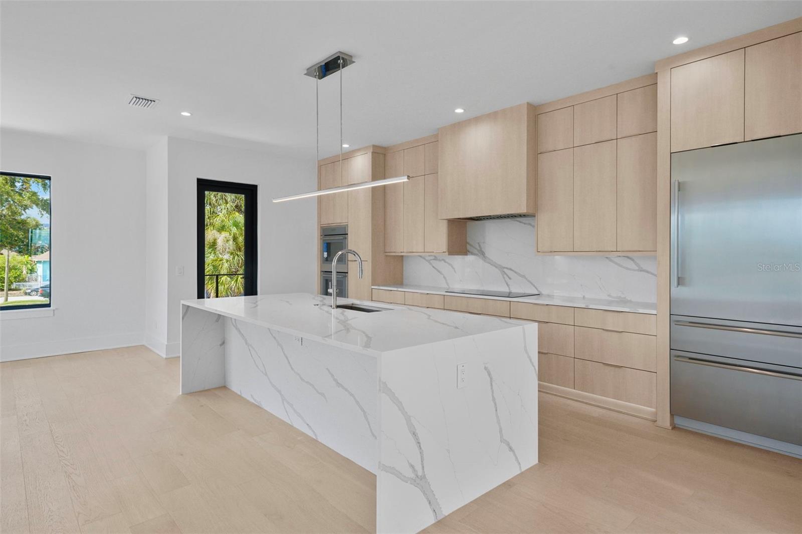 ROSS AT THE HEIGHTS TOWNHOMES - Residential