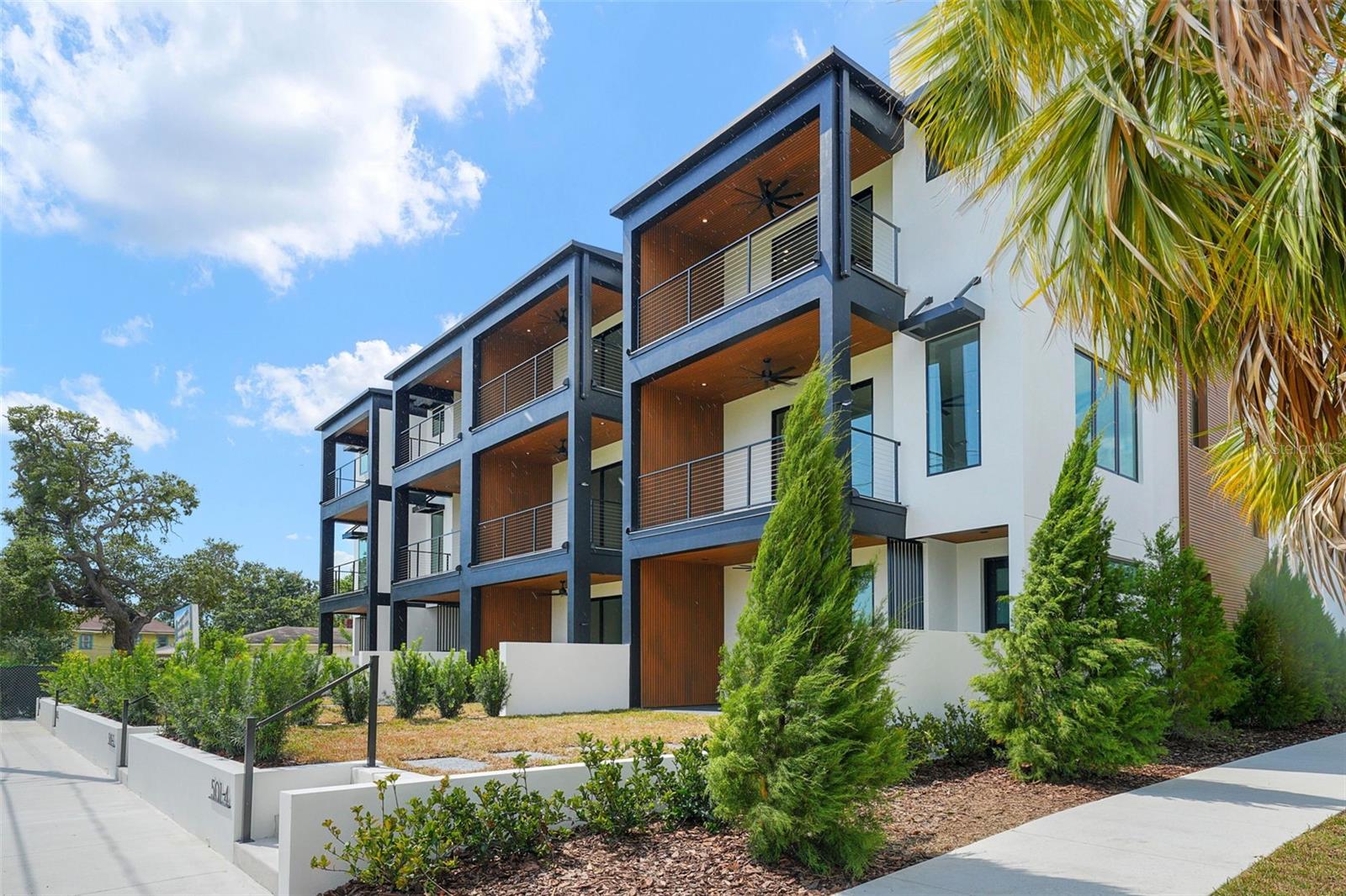 ROSS AT THE HEIGHTS TOWNHOMES - Residential