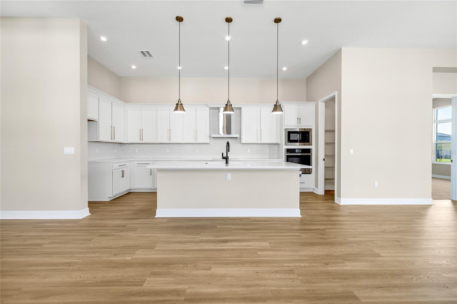 815 LILIANA DRIVE