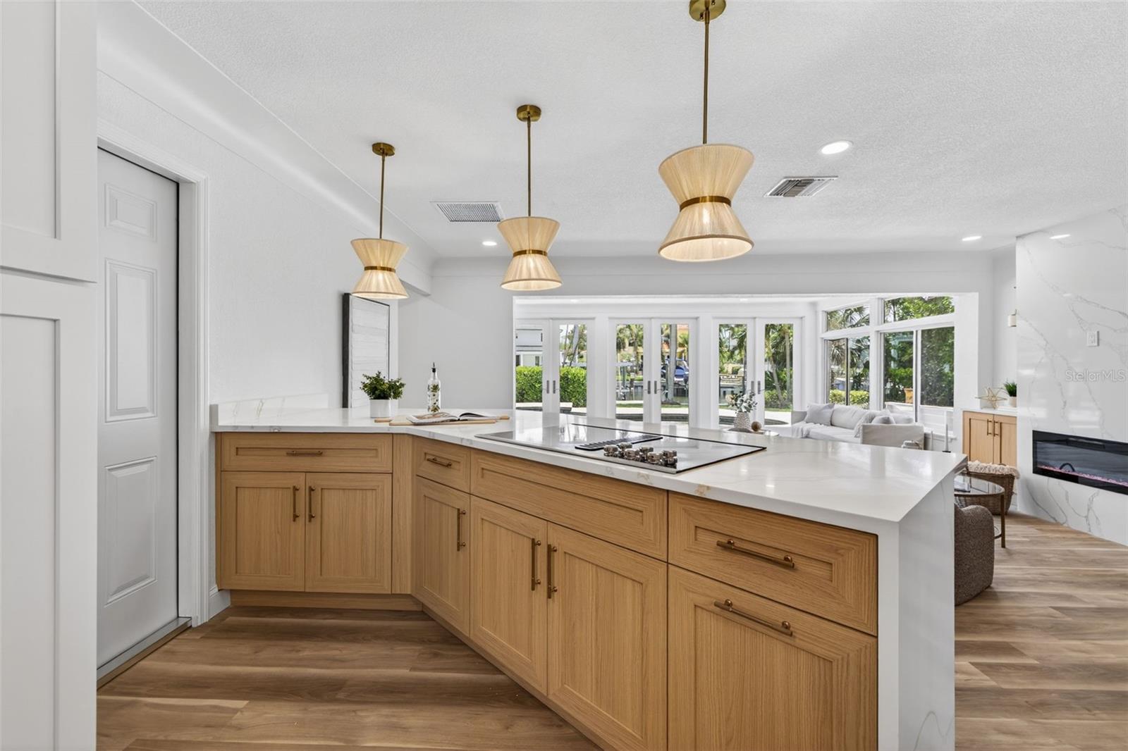 1233 EDEN ISLE DRIVE NE