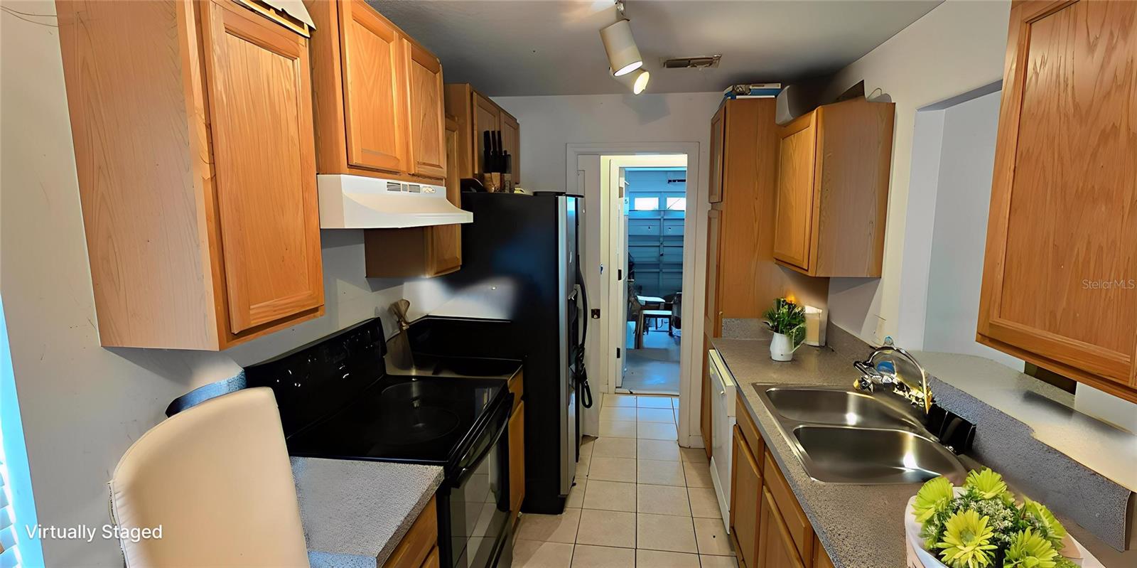 94 E 18TH STREET