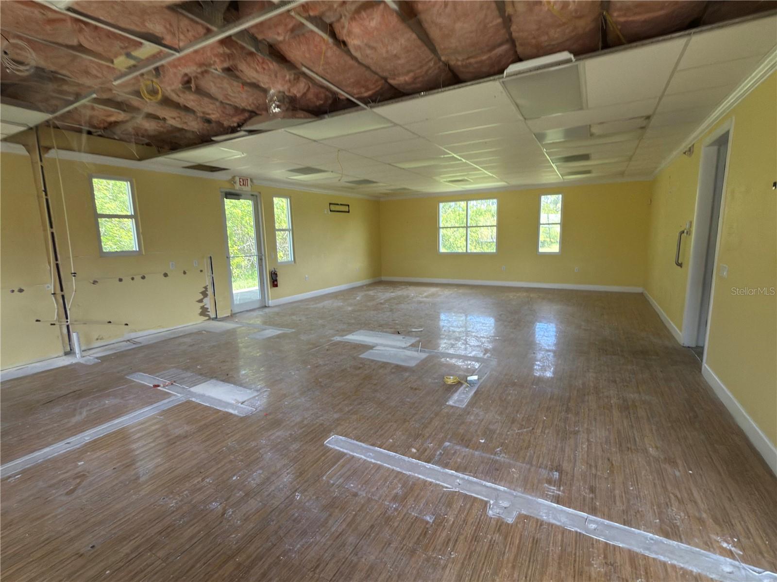 BOBCAT SQUARE PH 1 - Commercial Lease