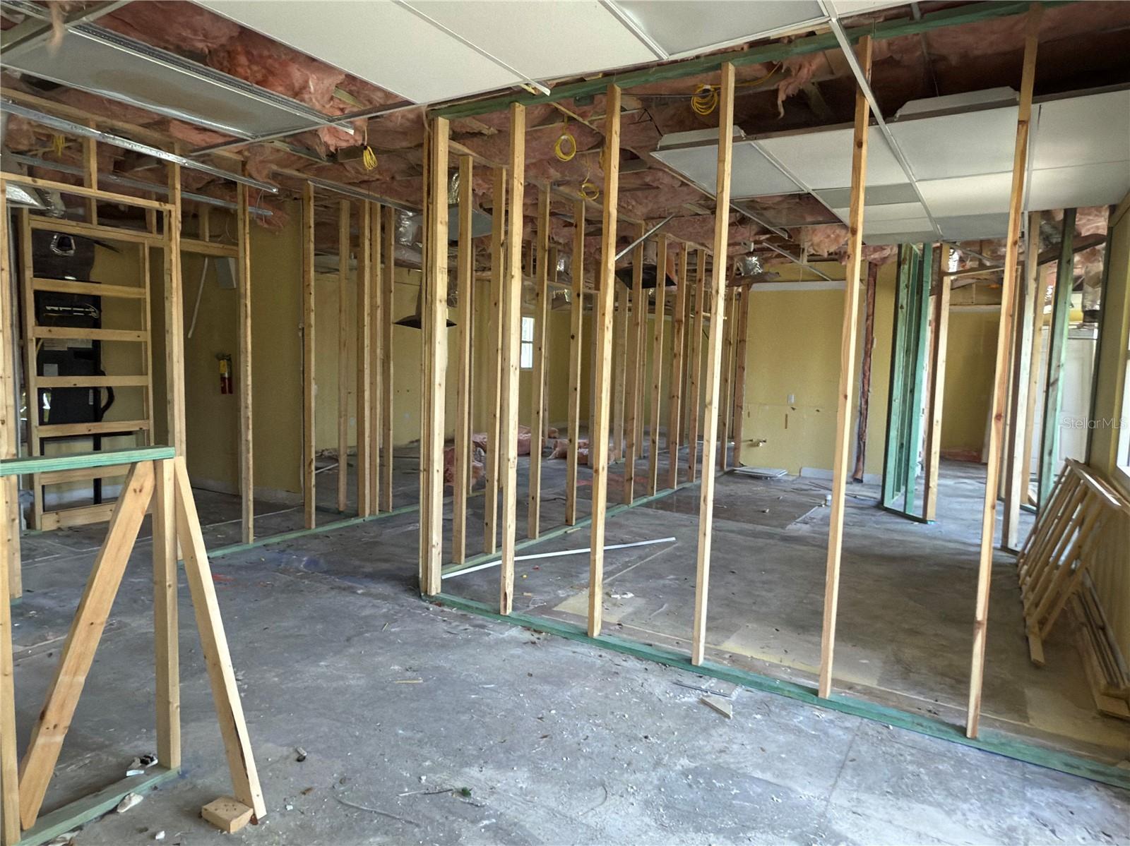 BOBCAT SQUARE PH 1 - Commercial Lease