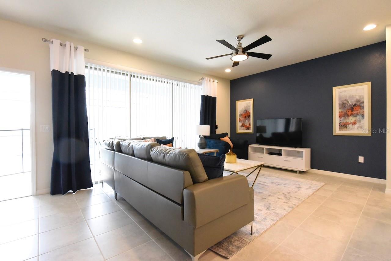 WINDSOR AT WESTSIDE; WINDSOR/WESTSIDE - Residential
