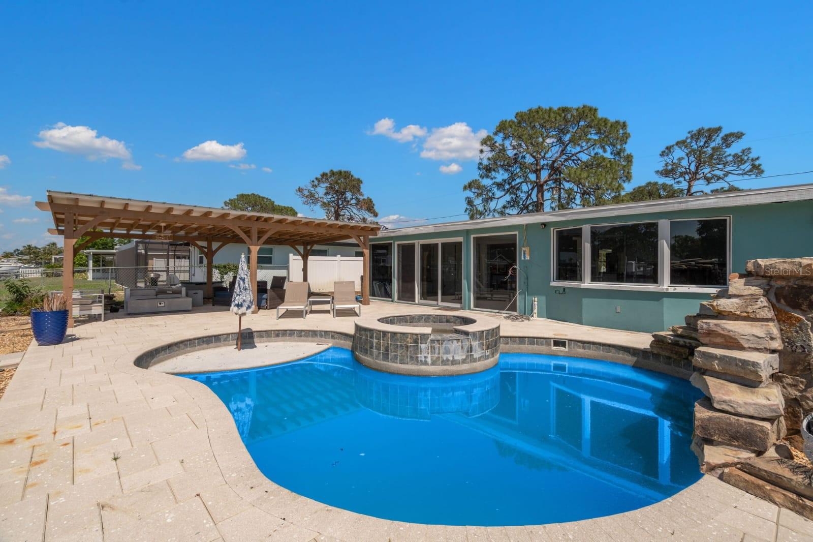 221 TALLAHASSEE DRIVE NE