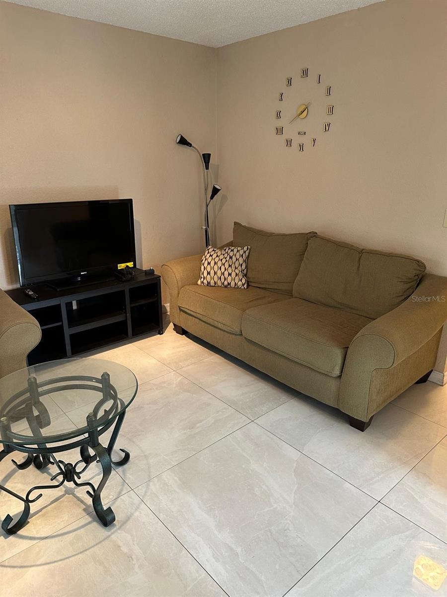 HAWTHORNE VLG CONDO - Residential Lease