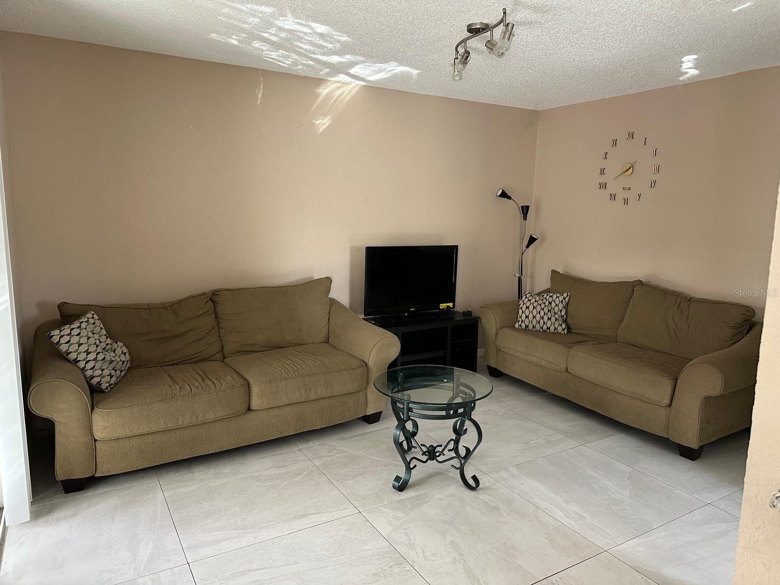 HAWTHORNE VLG CONDO - Residential Lease