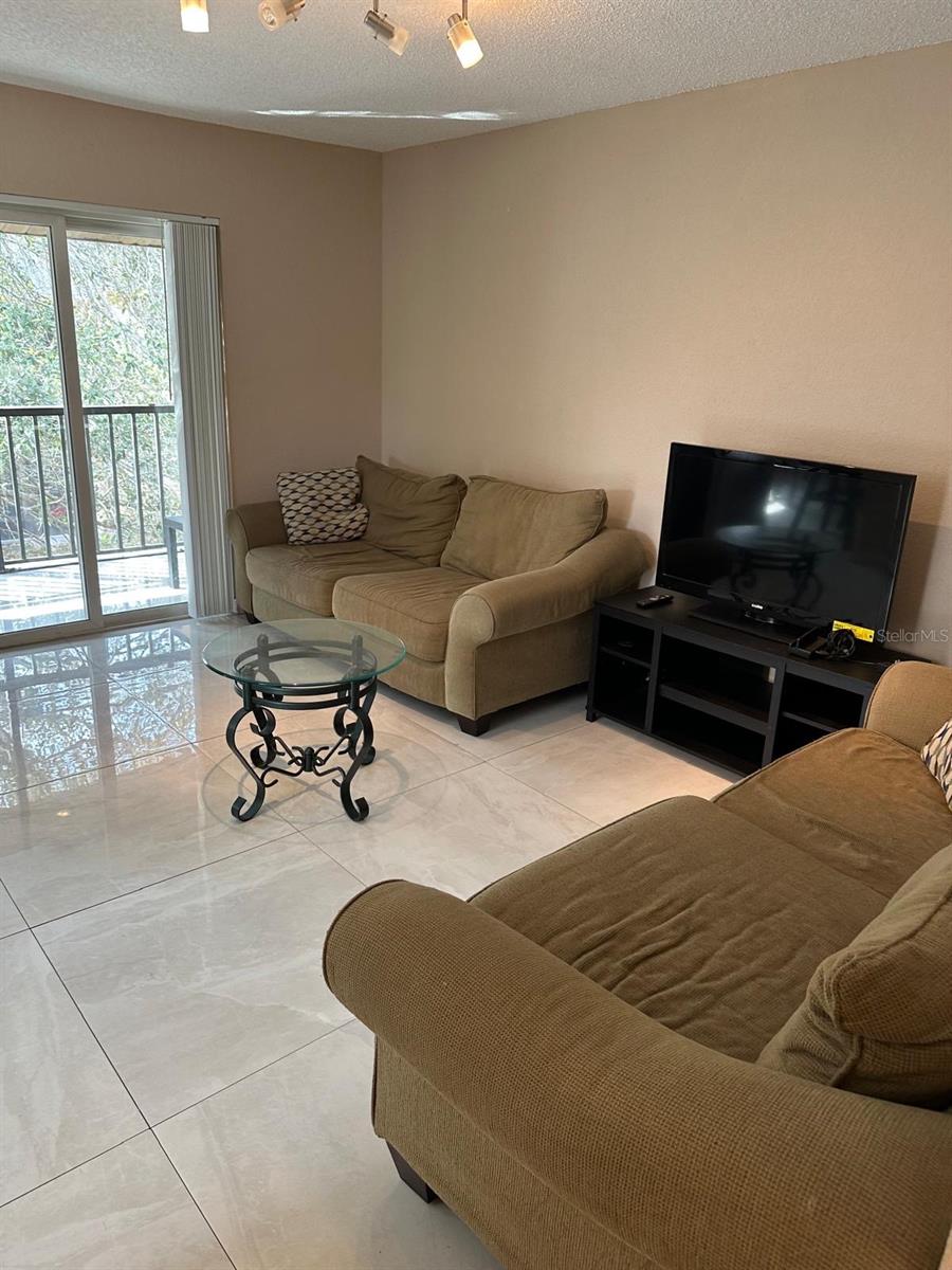 HAWTHORNE VLG CONDO - Residential Lease