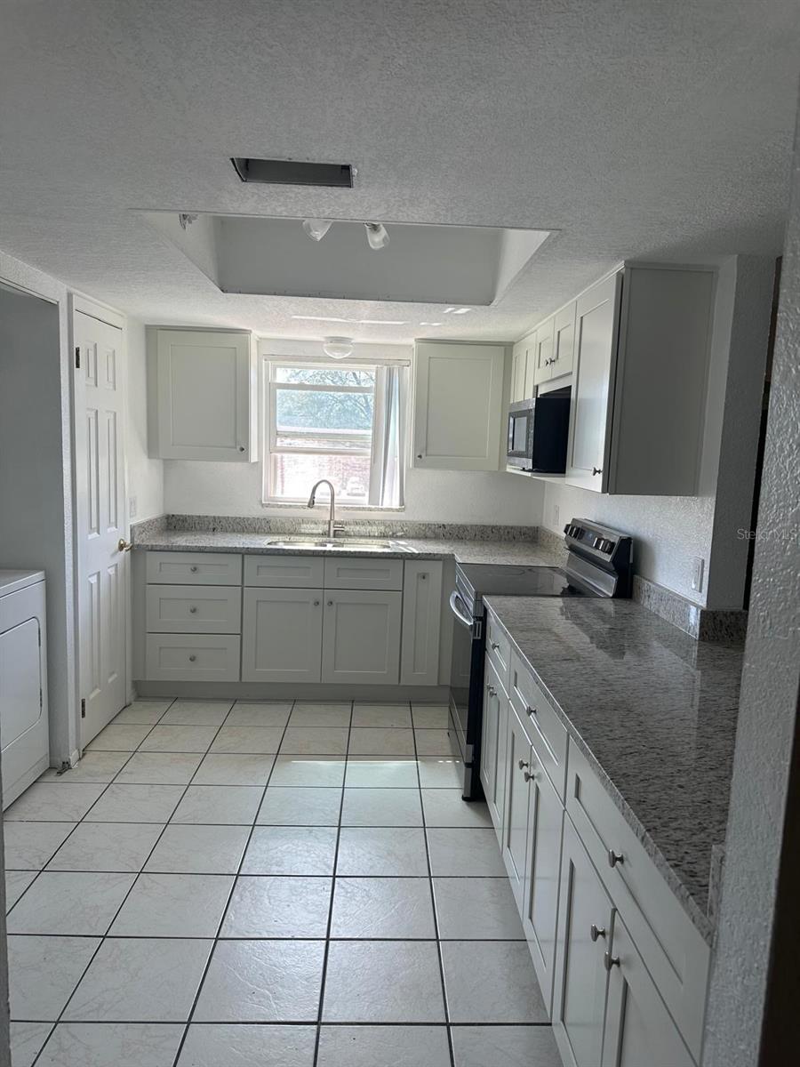 HAWTHORNE VLG CONDO - Residential Lease