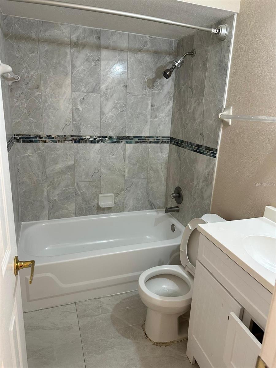 HAWTHORNE VLG CONDO - Residential Lease