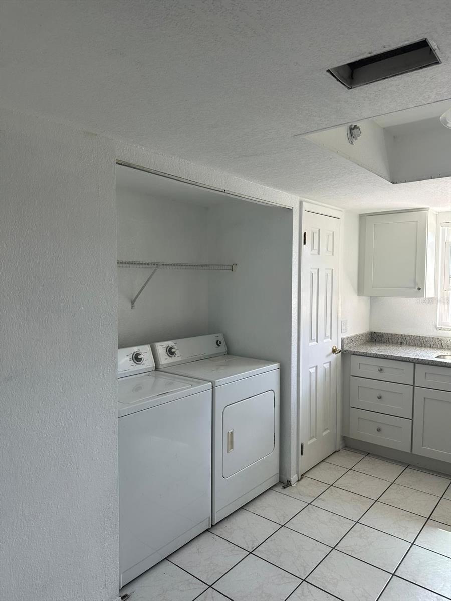 HAWTHORNE VLG CONDO - Residential Lease