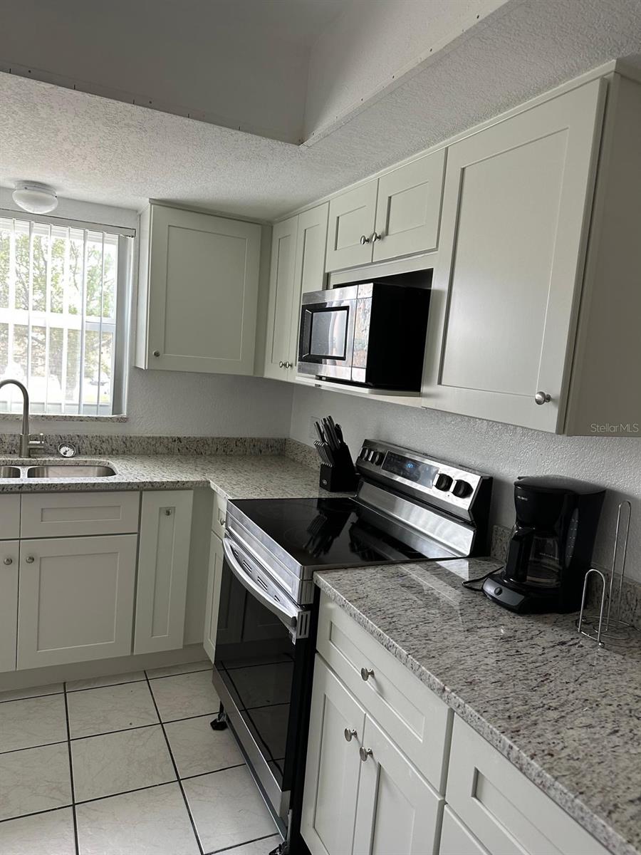 HAWTHORNE VLG CONDO - Residential Lease