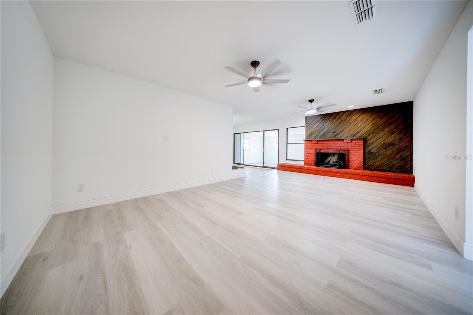 2525 POINSETTA AVENUE