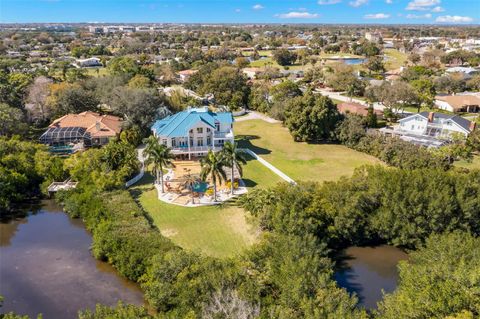 A home in SEMINOLE