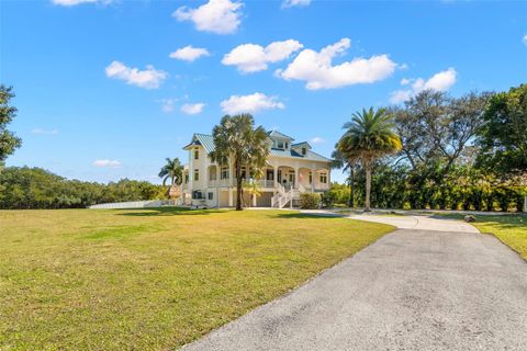 A home in SEMINOLE