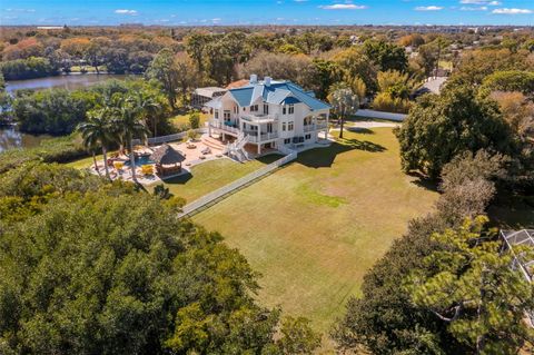 A home in SEMINOLE