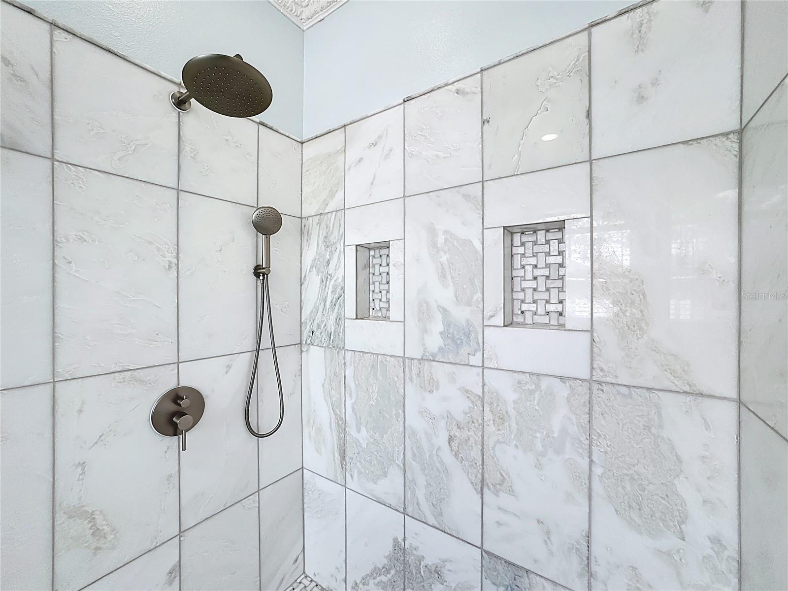 VILLAGES AT KINGSBRIDGE WEST TR B-2 - Residential